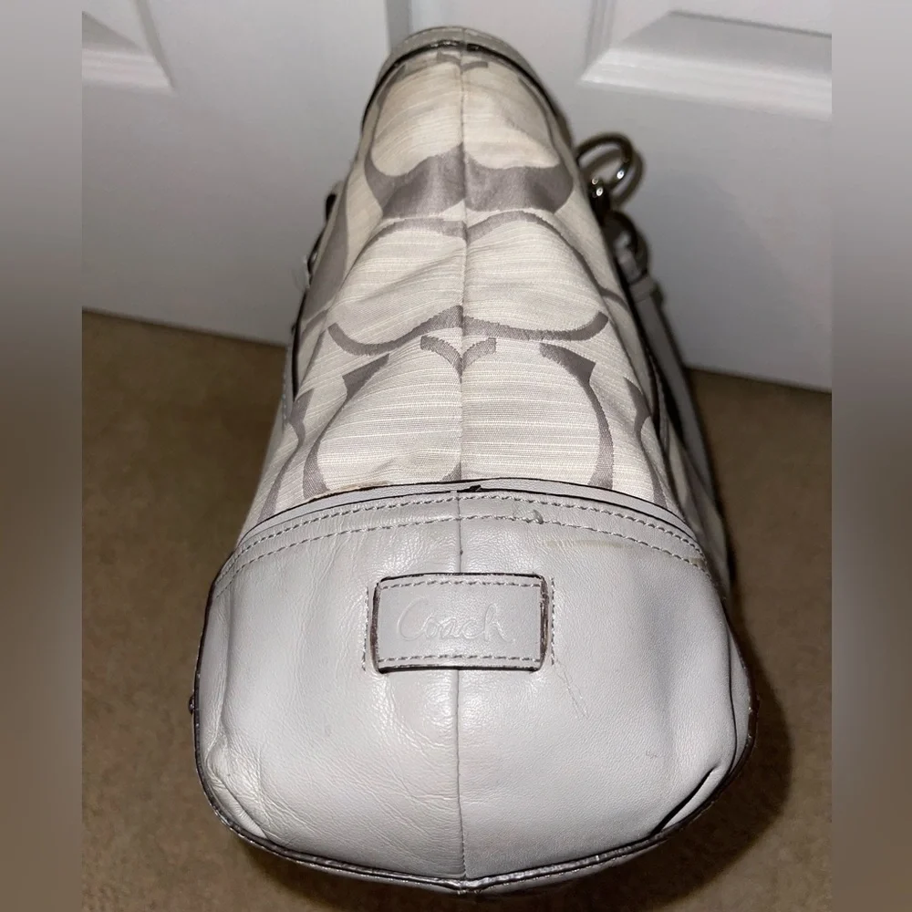 COACH VINTAGE ALEXANDRA CANVAS /LEATHER SHOULDER BAG.          B-157 - Picture 6 of 14